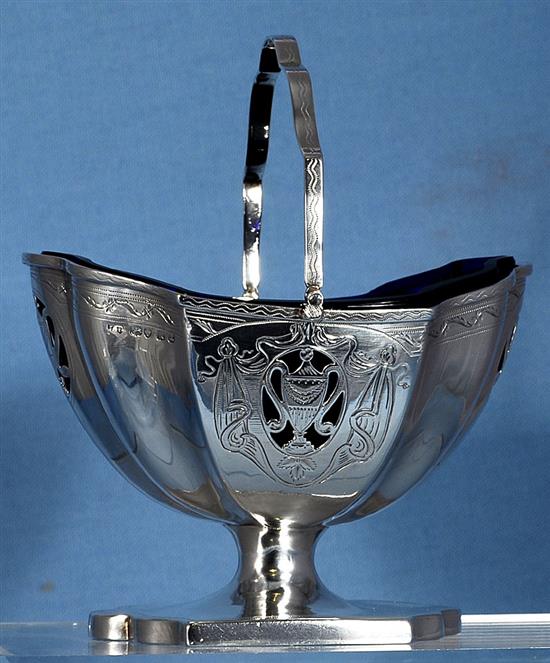 A George IV silver swing handled sugar basket, height 170mm, weight 7.6oz/238grms.